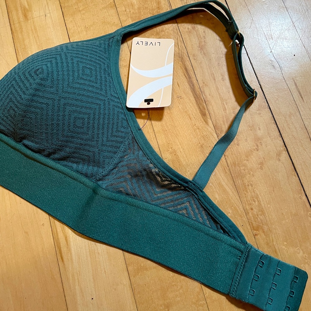 Lively bra (no underwire!), green, *NWT* size M
